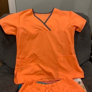 Set of wonder wink scrubs